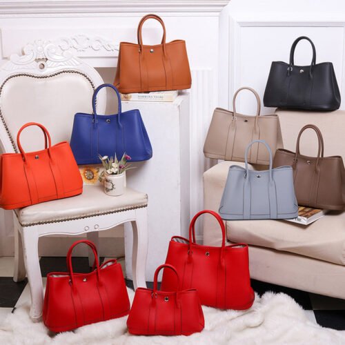 Broad shoulder strap master bag